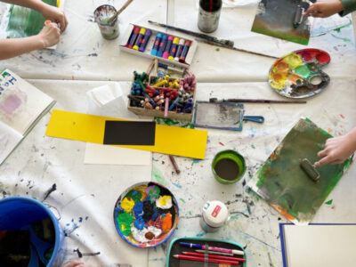 Vacation program in the art lab